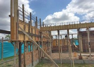 Casa en country La Cascada - encofrado de vigas